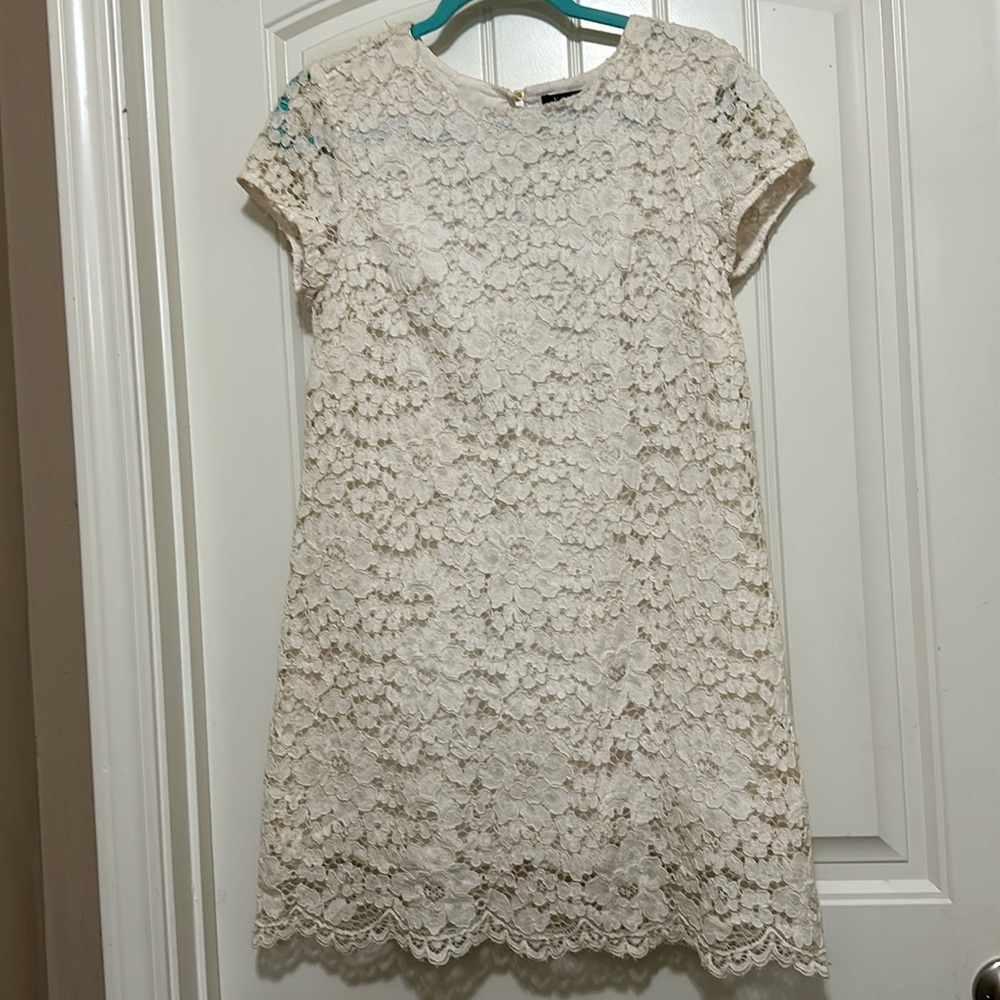 This is a white KAARI BLUE stright dress. Great condition!